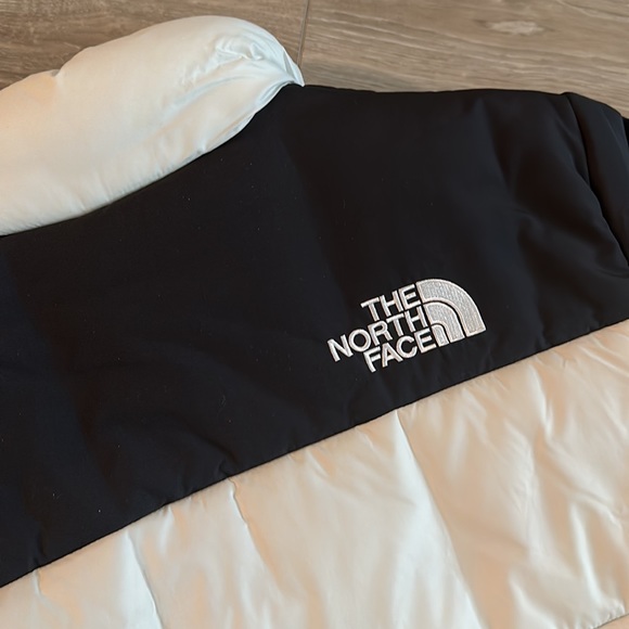 North face Women’s Himalayan Puffer Jacket - Picture 5 of 5